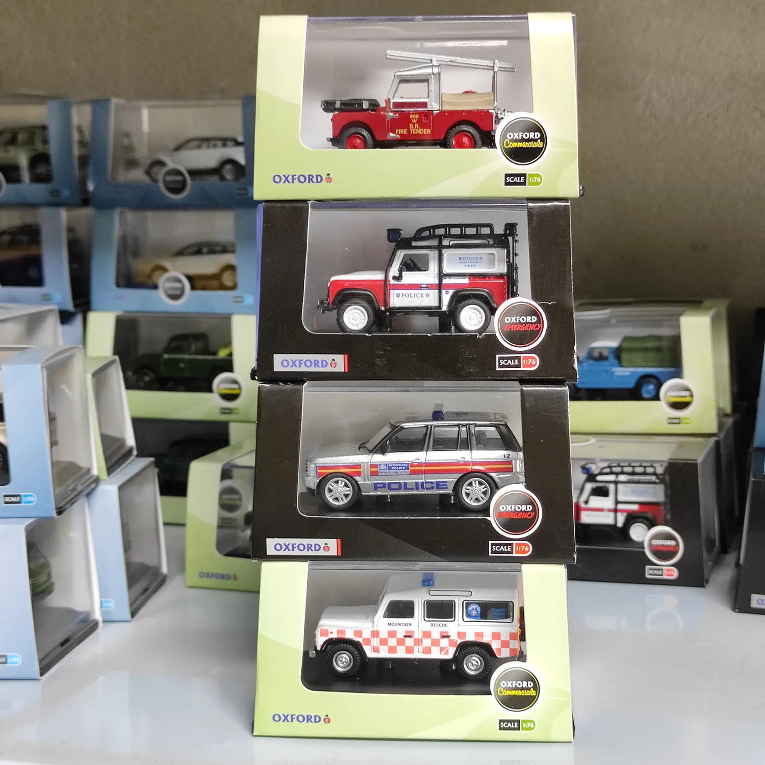 Diecast OXFORD 1:76 Scale Land Rover Fire Truck Rescue Vehicle Alloy Car Model