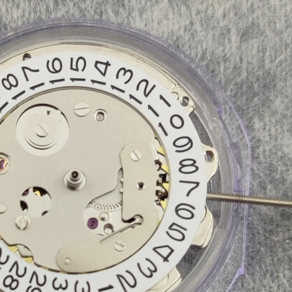 Made In China NH35 Movement Can Replace Japanese NH35 Movement Date At 3 o'clock Calendar High Accuracy Automatic Mechanical