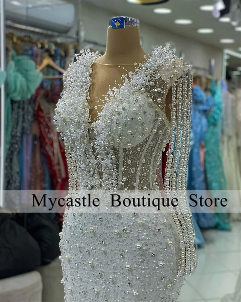 فساتين سهرة فاخرة بحورية البحر مطرزة باللؤلؤ الأبيض للنساء 2025 شرابات بطول الأرض للحفلات الراقصة فستان حفلات الزفاف حسب الطلب