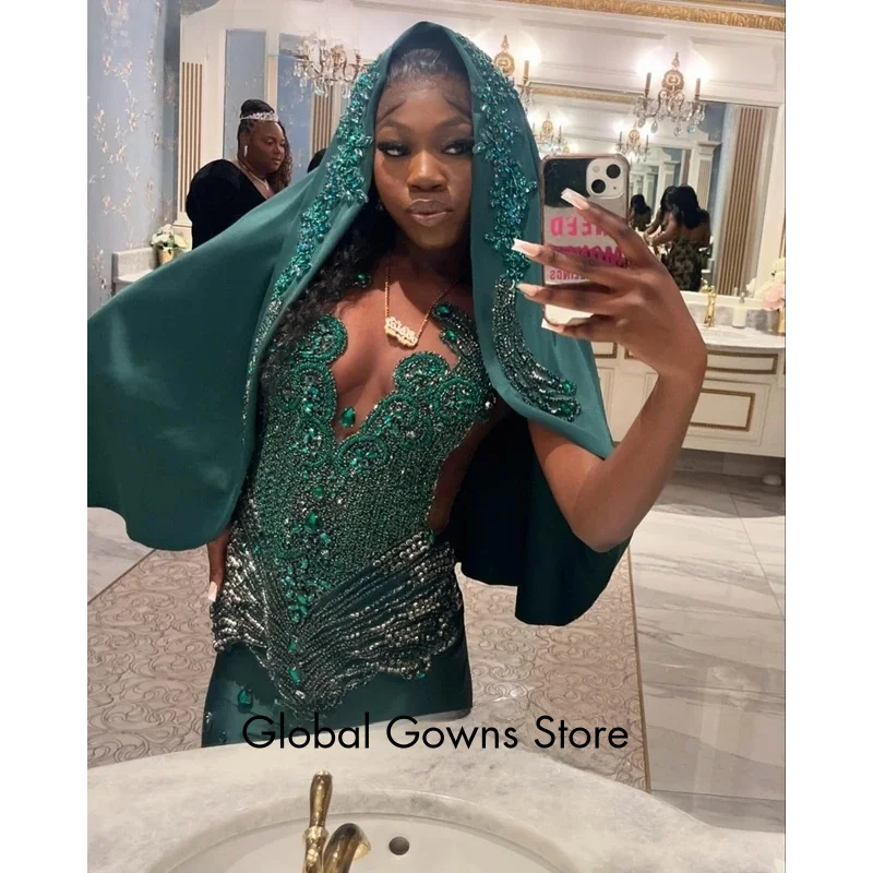 Vestido de fiesta verde esmeralda personalizado 2025, vestido de fiesta de sirena con capa con cuentas de diamantes de imitación y plumas negras para niñas