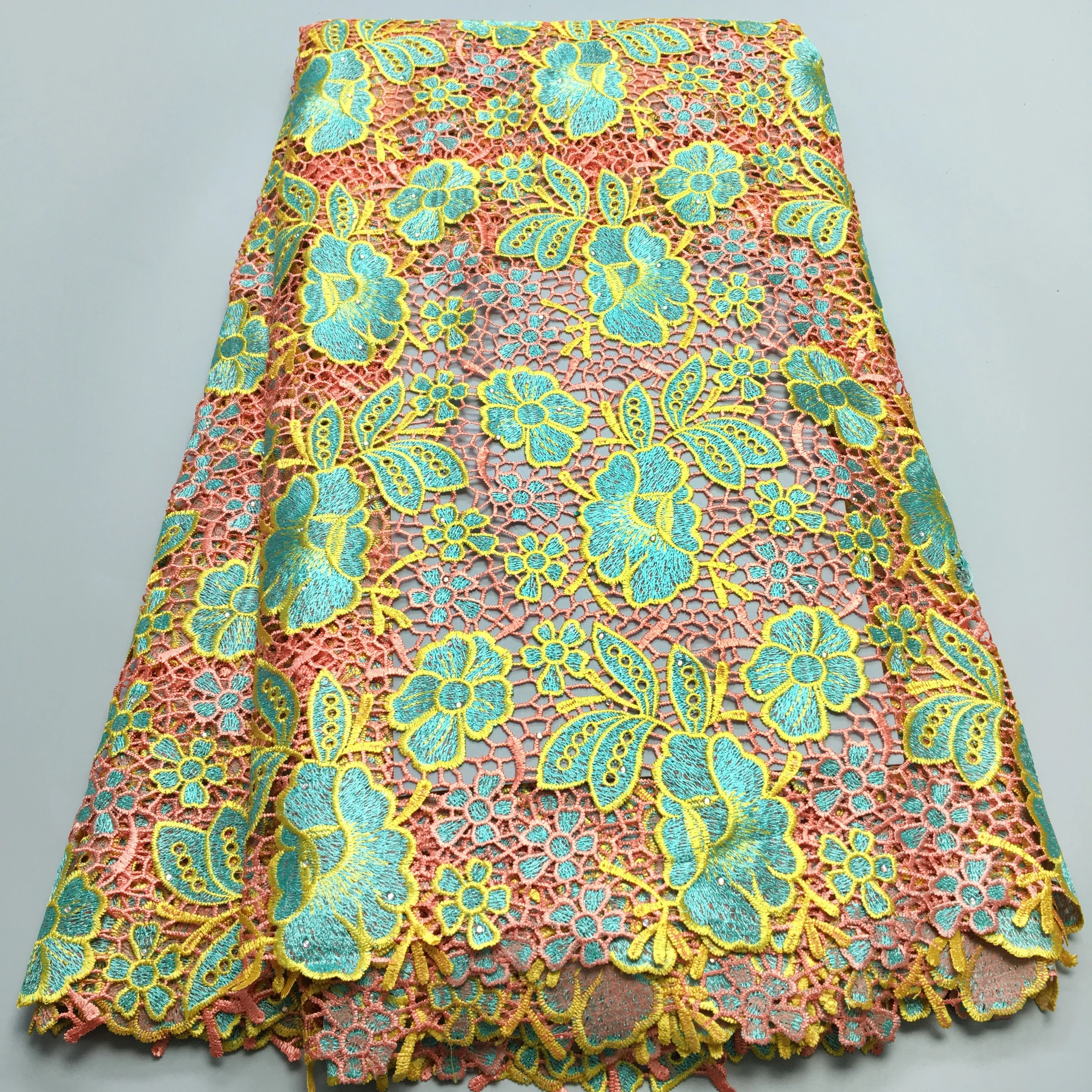 

Африканский гипюр, кружевная ткань с камнями, новый дизайн, французская Водорастворимая кружевная ткань для женских свадебных платьев, пришить A3890