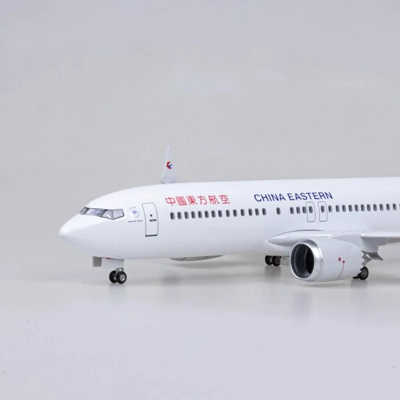 Aereo pressofuso in resina scala 47 cm modello di emulazione aereo B737 China Eastern Air 1:85 giocattolo per bambini Tuba da collezione Arts