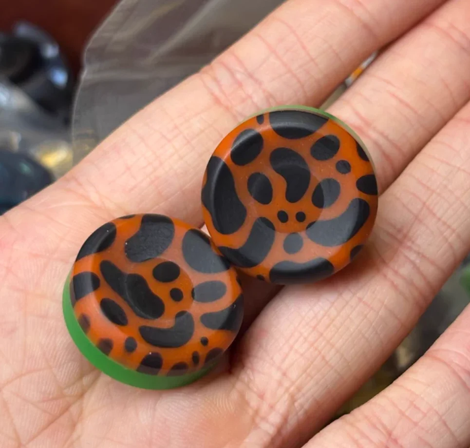 

Used EDC Banana Ape&Circle+Night Light Button+24.5mm spinner Fingertip gyroscope Decompression toys