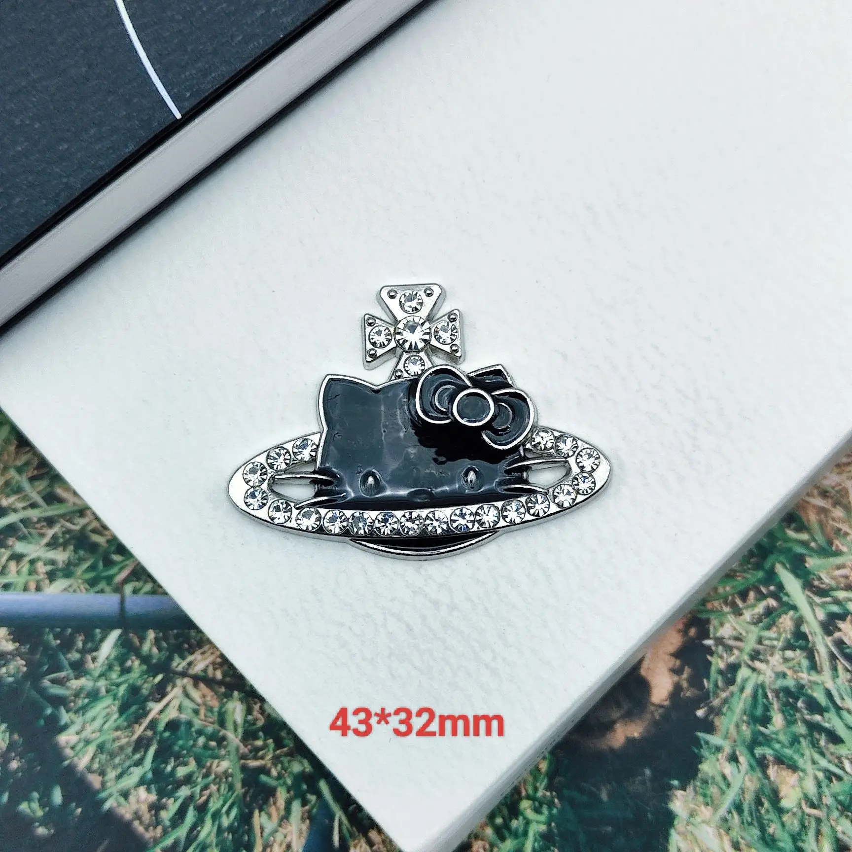 ハローキティのかわいいパッチ、漫画風ダイヤモンド合金製携帯電話ケースパッチデコレーション、DIY卸売、誕生日プレゼント、ハロウィン、かわいい