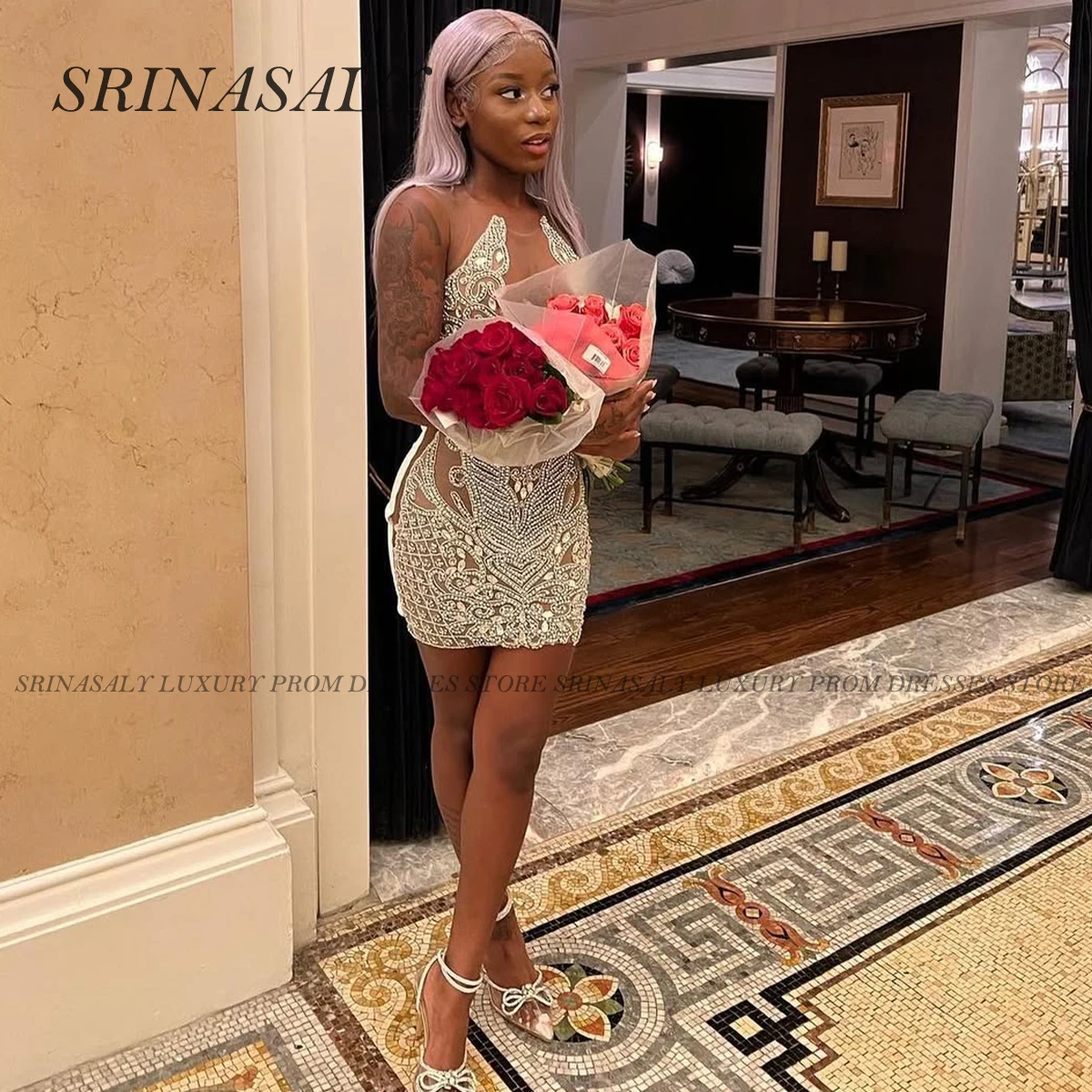 セクシーなキラキラダイヤモンドショートウエディングドレスホルターネックグリッタービーズクリスタルラインストーン誕生日パーティーカクテルカスタマイズ