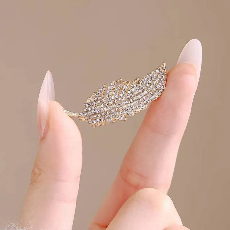 Light Luxury Style Full Diamond Feather Brooch Illuminates Elegant Luxury Dressing  Small Details And Exquisite Accessories