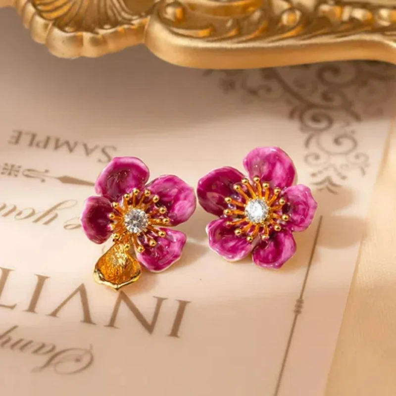 

AB Style Asymmetrical Temperament Fuchsia Enamel Flower Earrings for Women Exquisite Daisy Petals Floral Elegant Simple Jewelry