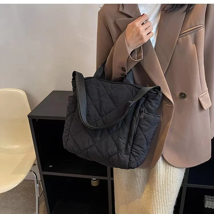 Bolsos de mano de gran capacidad para mujer, bolso lateral de hombro, bolsos de compras de algodón espacial a la moda, bonitos bolsos de mano para mujer para invierno