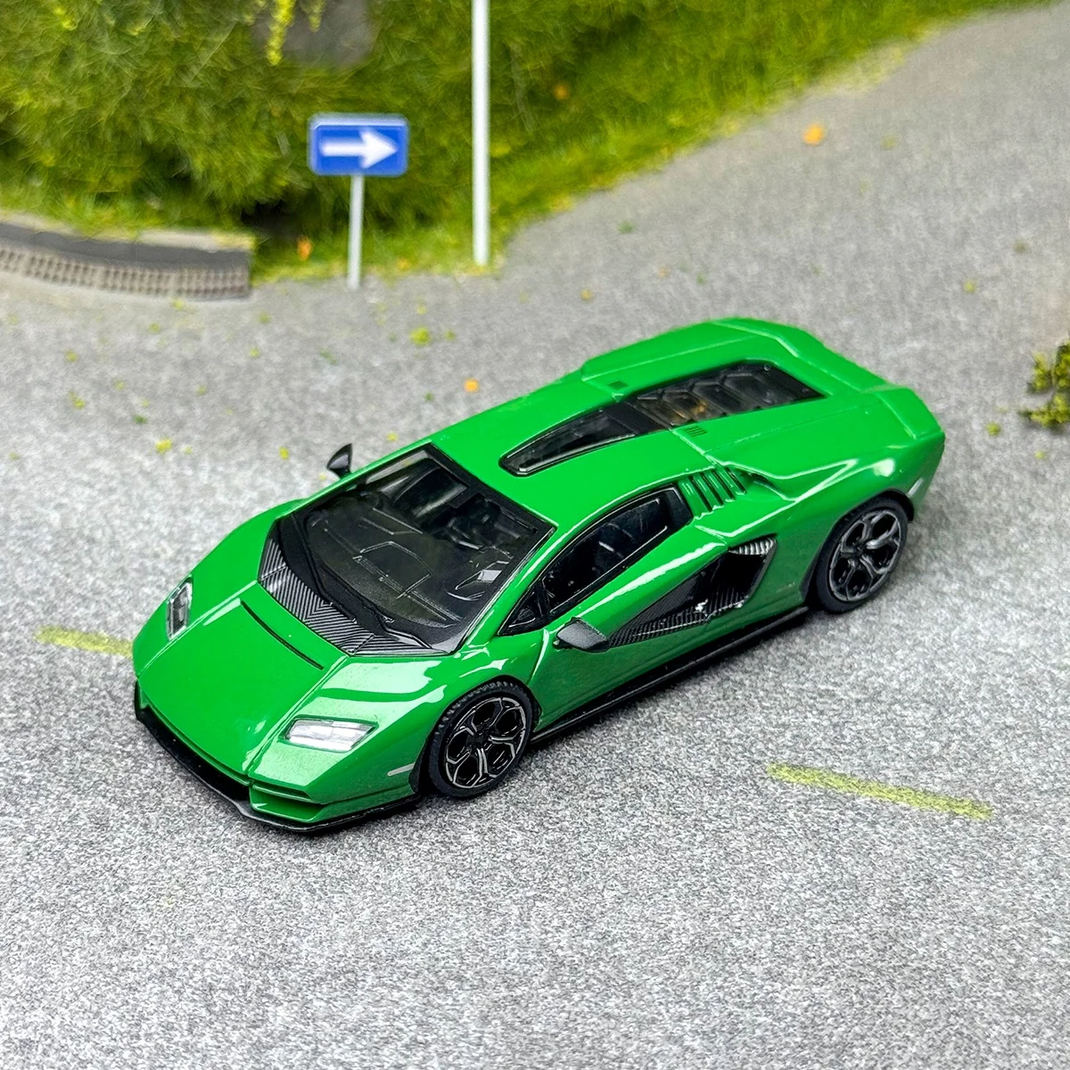 

MINIGT 1:64 Countach LP 800-4 alloy car model
