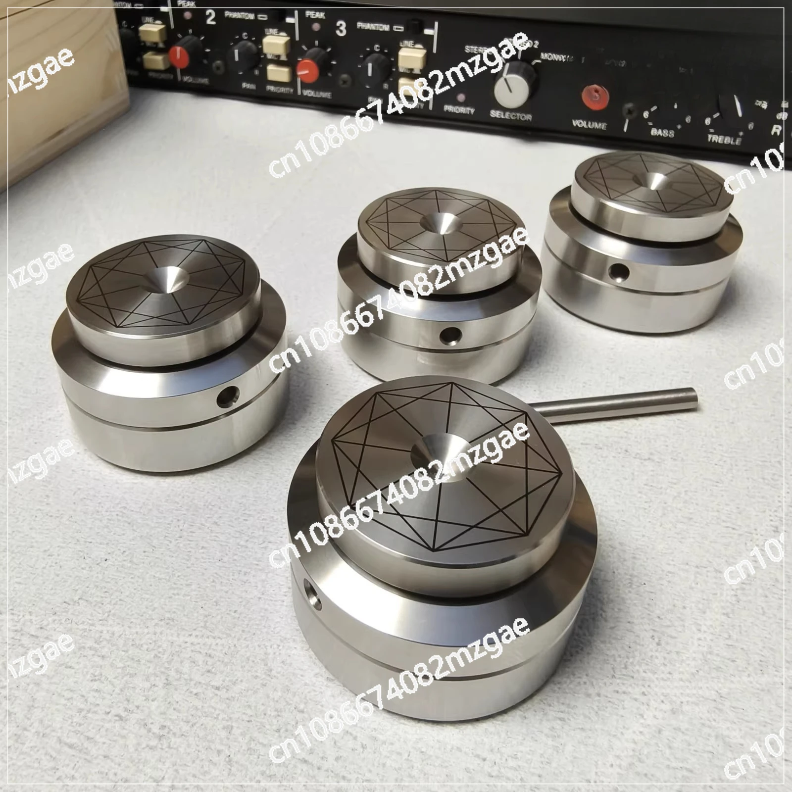 Floor-to-ceiling speakers, audio tripod, bracket, power amplifier CD shock absorber, shock absorber foot nail pad