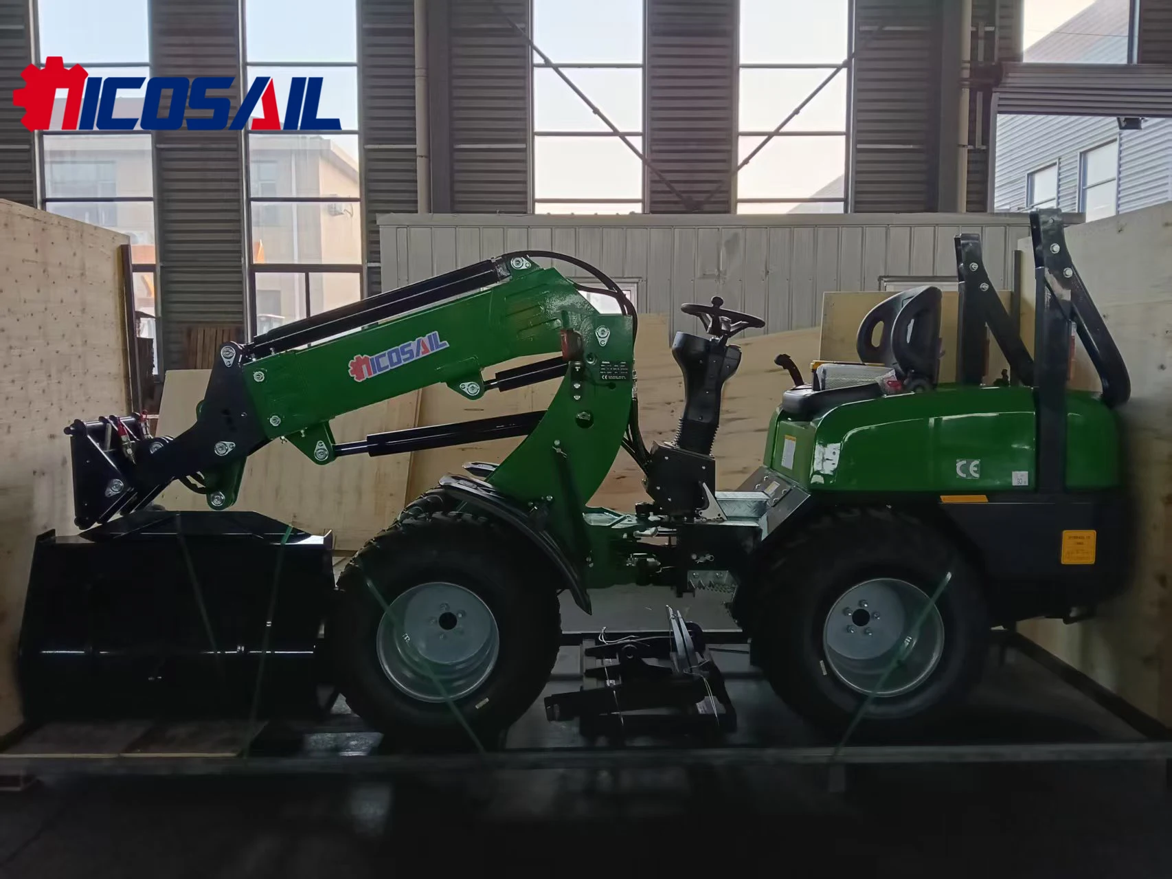 Mikro ładowarka kołowa z teleskopowym ramieniem zdalnie sterowanym, o udźwigu 1000 kg, z certyfikatem EPA