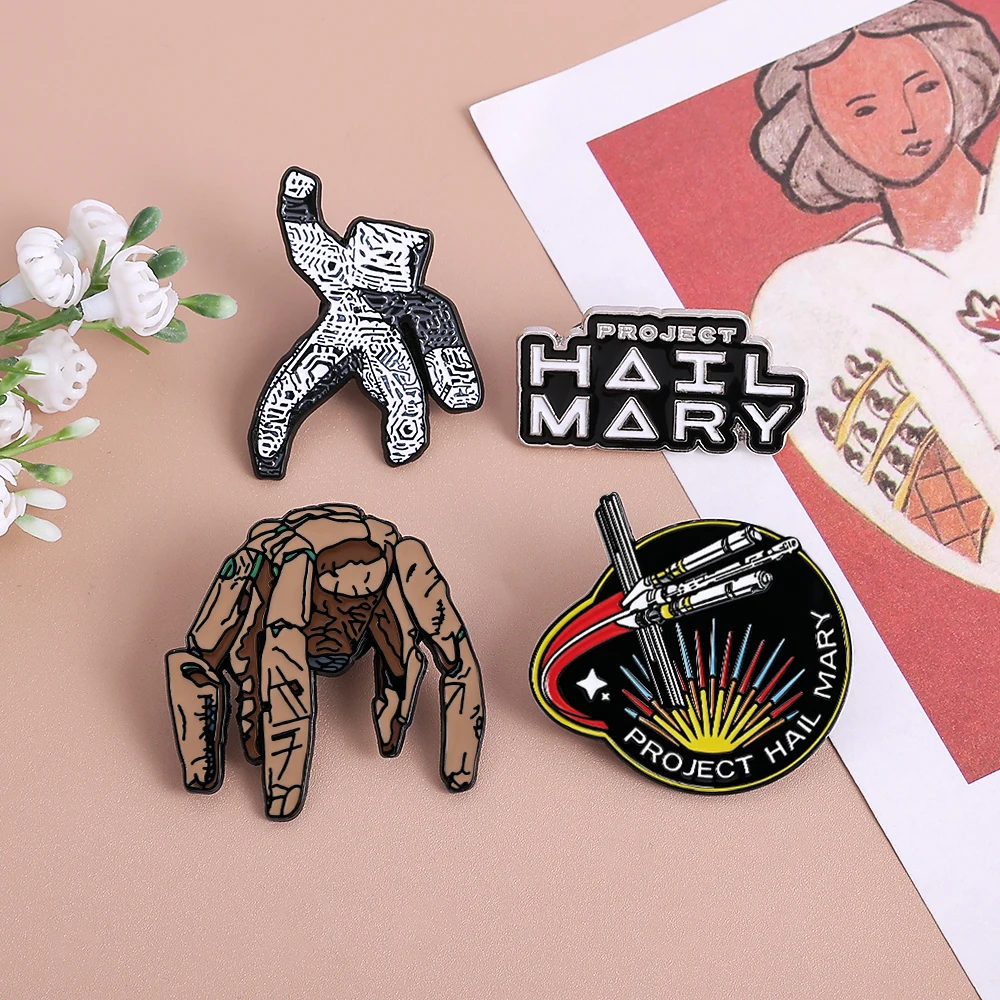 Set de 4 pines esmaltados Project Hail Mary, insignias coleccionables para fans de libros y películas de ciencia ficción con escultura de Rocky y Grace