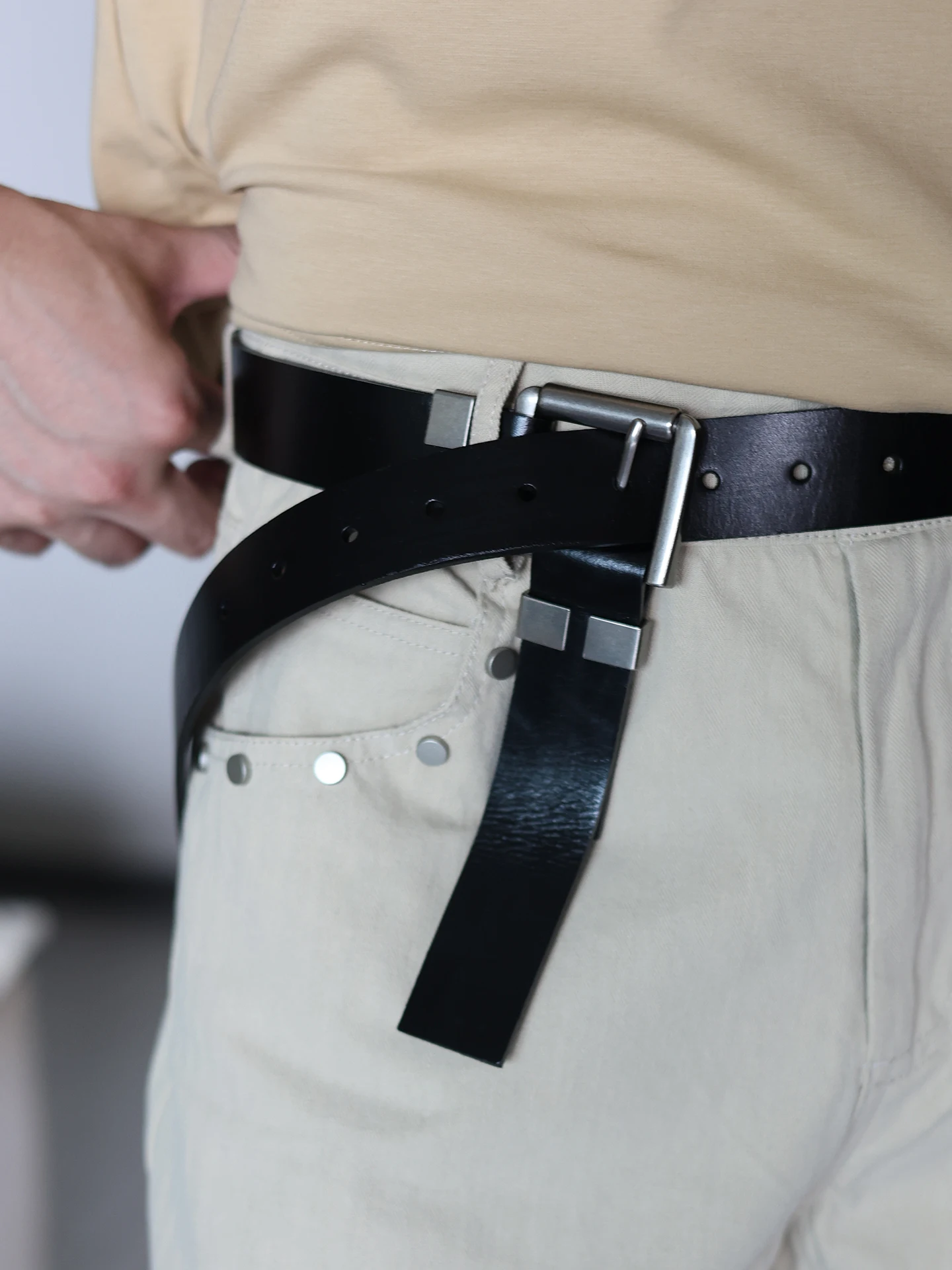 black-long-leather-belt-irregular-design-top-layer-cowhide-metal-square-head-belt-fashionable-unisex-leather-accessory