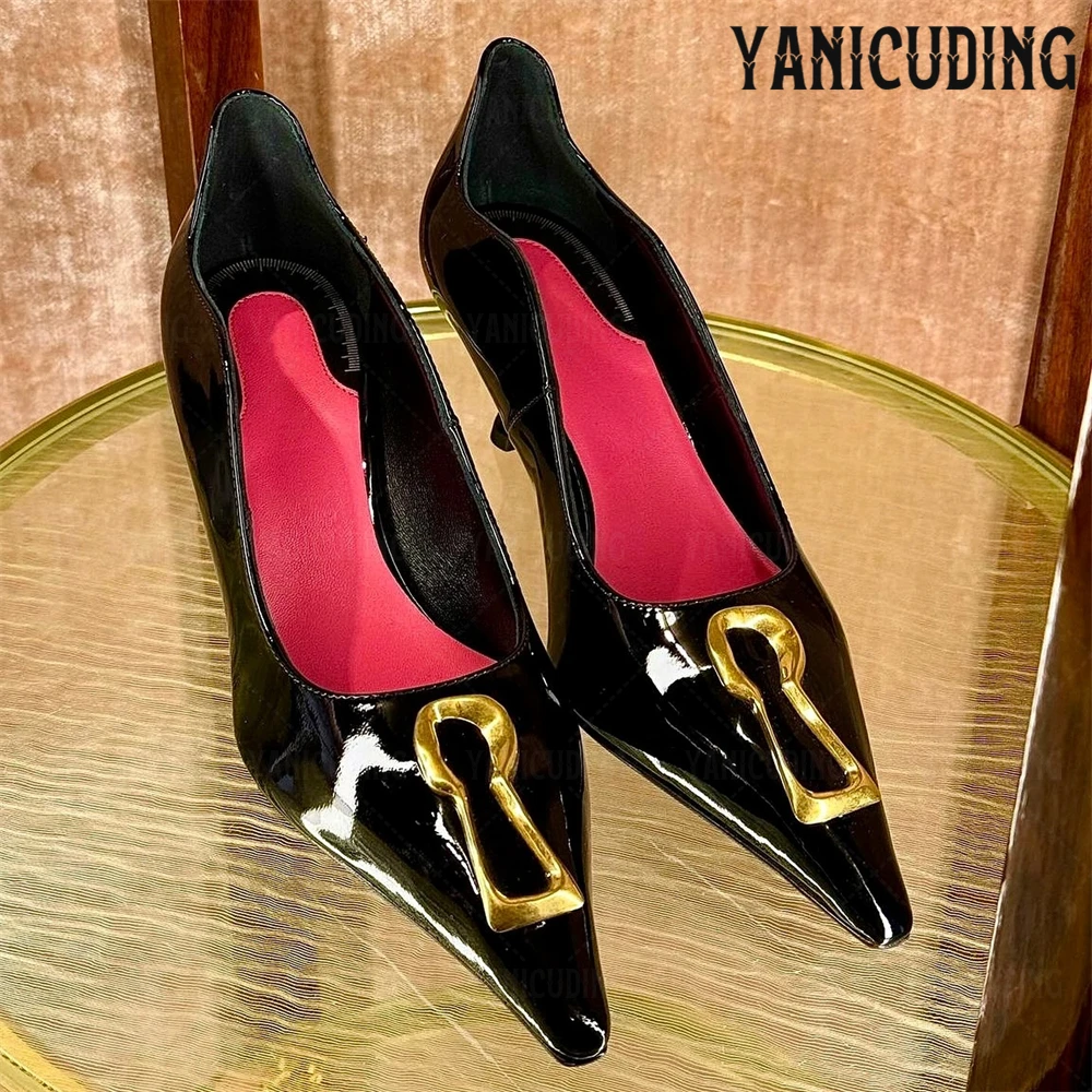 

Золотистые металлические остроконечные туфли с замочной скважиной, черные замшевые кожаные туфли на шпильке, новинка, дизайнерский стиль, пряжка, туфли без шнуровки на высоком каблуке для женщин