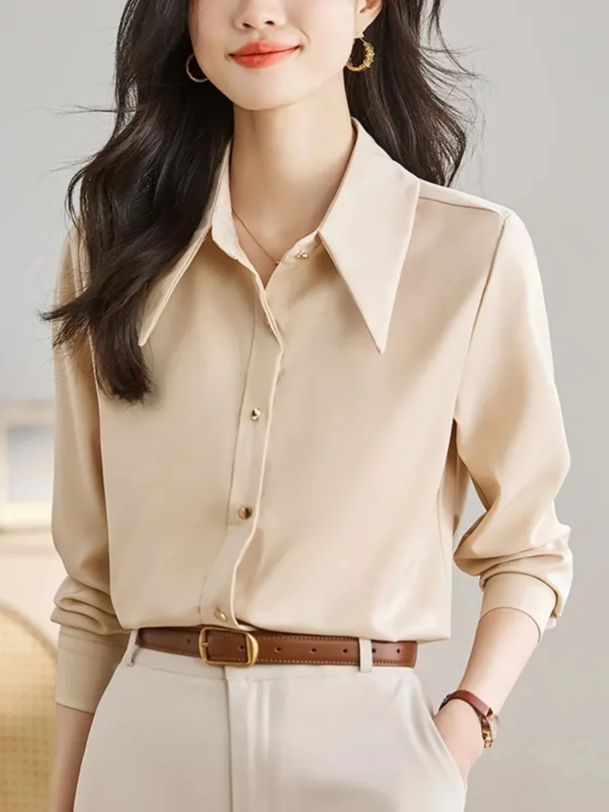 Langarmshirts für Damen, locker sitzende Baumwolloberteile mit Umlegekragen und dekorativen Taschen für den Frühling, adrette Alltags-Arbeitskleidung