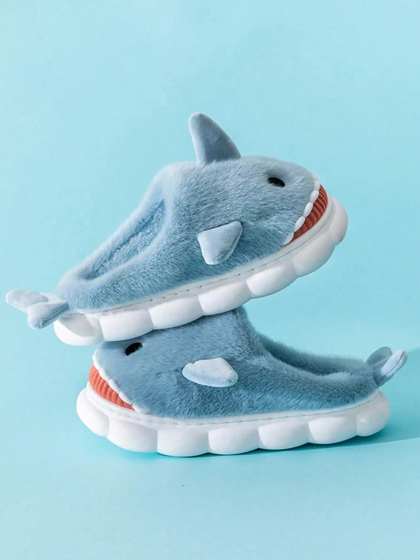 شباشب منزلية للرجال للخريف والشتاء شباشب قطنية منقوشة على شكل قرش كرتوني جديد مثير للاهتمام