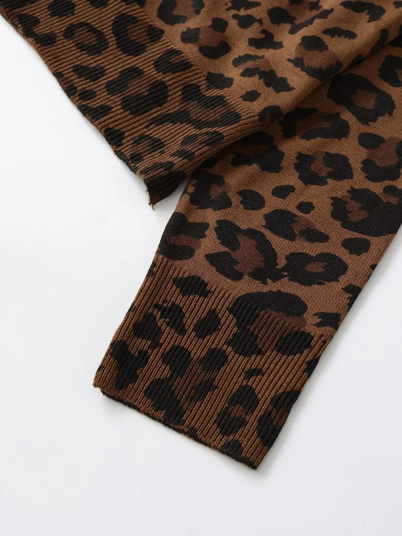 2025 inverno nuove donne moda casual basic maglia fine manica lunga T-shirt girocollo maglione lavorato a maglia con stampa leopardata