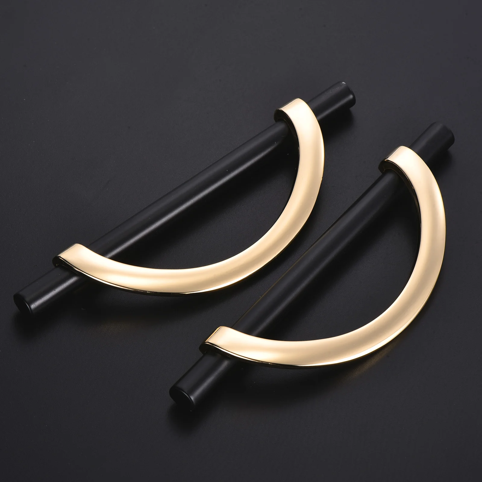 Confezione da 6/10 maniglie nere per porte dell'armadio, centri con fori da 3,75 pollici e 5 pollici