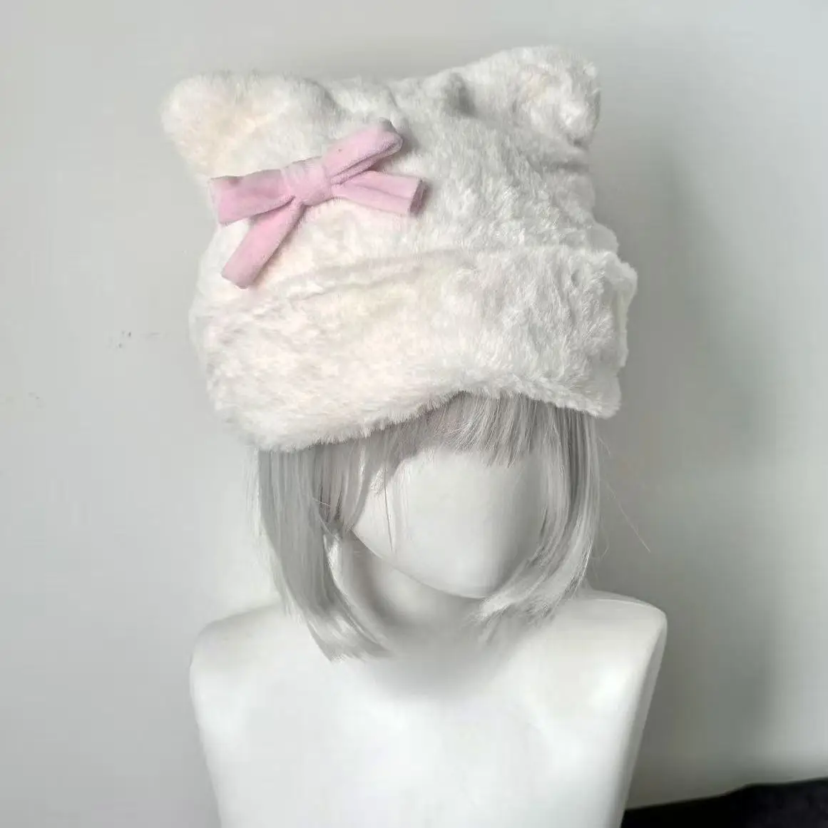 หมวกไหมพรมน่ารักสไตล์เกาหลีสำหรับฤดูใบไม้ร่วงและฤดูหนาว ประดับโบว์ขนปุย แฟชั่นสำหรับสาวๆ ให้ความอบอุ่น ป้องกันความหนาวเย็น ปิดหู เหมาะสำหรับกิจกรรมกลางแจ้ง ของขวัญสำหรับผู้หญิง