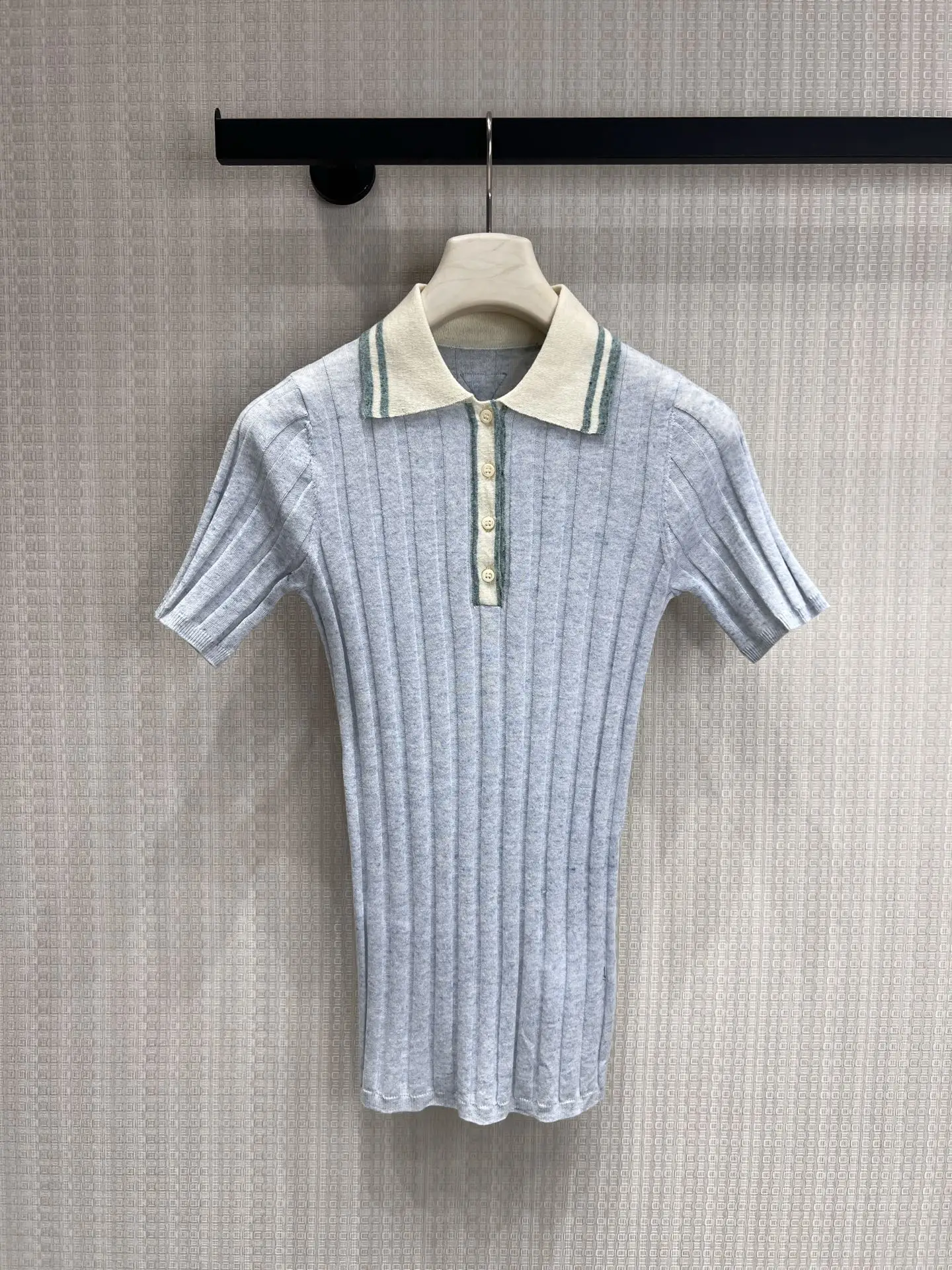 

Women's Neck Short Sleeve Knitwear Button Design Half Open Front Style Fashionable Casual Color Block Top