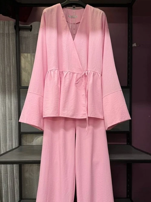 Женский комплект весны/лета 2025 года, новый дизайн с v-образным вырезом, свободный кружевной топ, широкие брюки