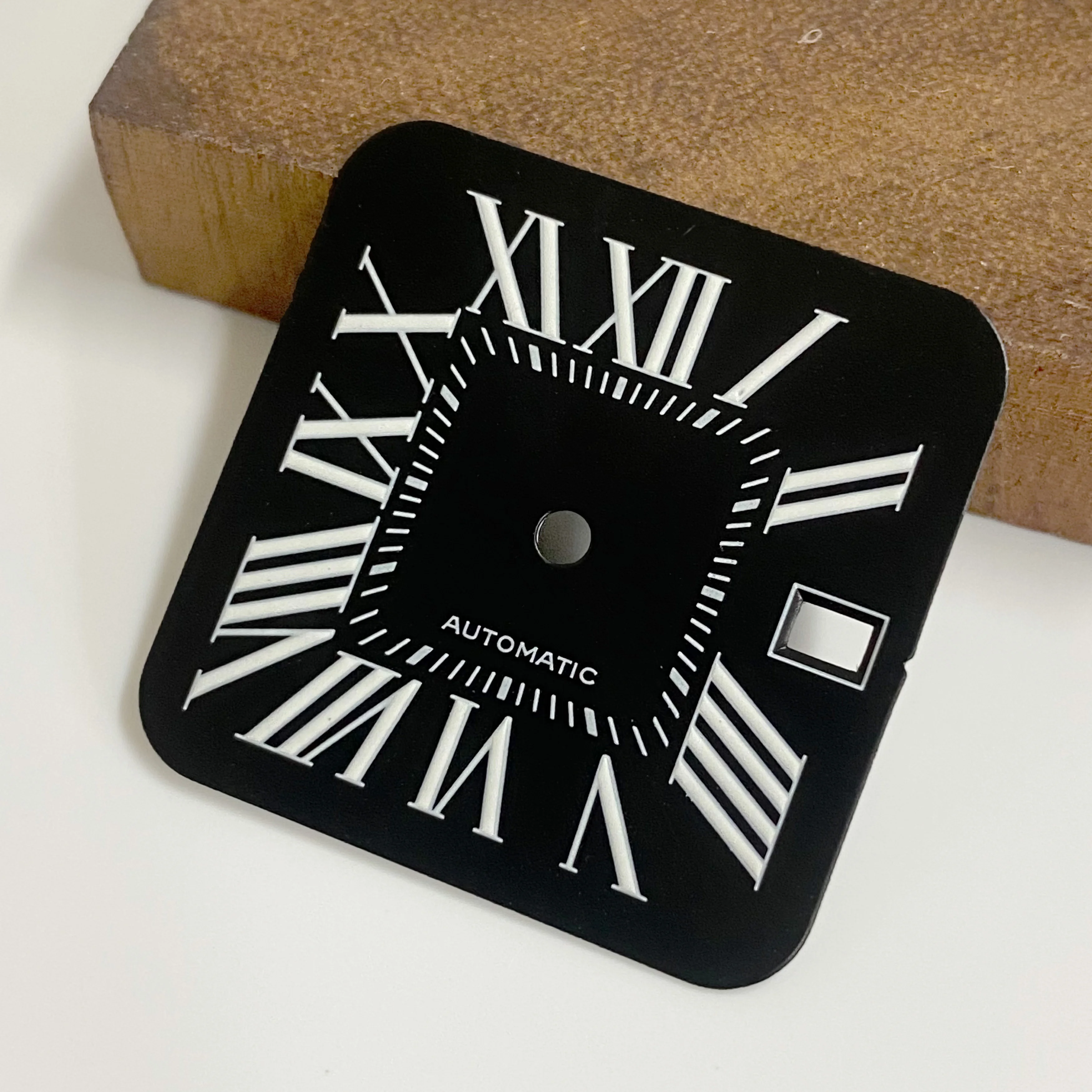 Квадратный циферблат 27 мм с функцией даты/без функции даты. Положение на 3 часа. Положение на 6 часов подходит для механизма NH35 NH36.