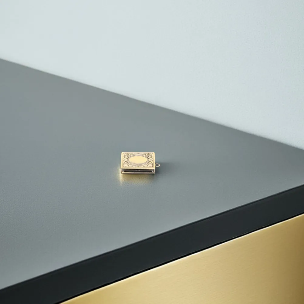 

Набор из 3 открывающихся кулонов-медальонов в виде книг, винтажные фоторамки-подвески для женщин, классические медальоны с гравировкой, ювелирные украшения для сохранения памяти