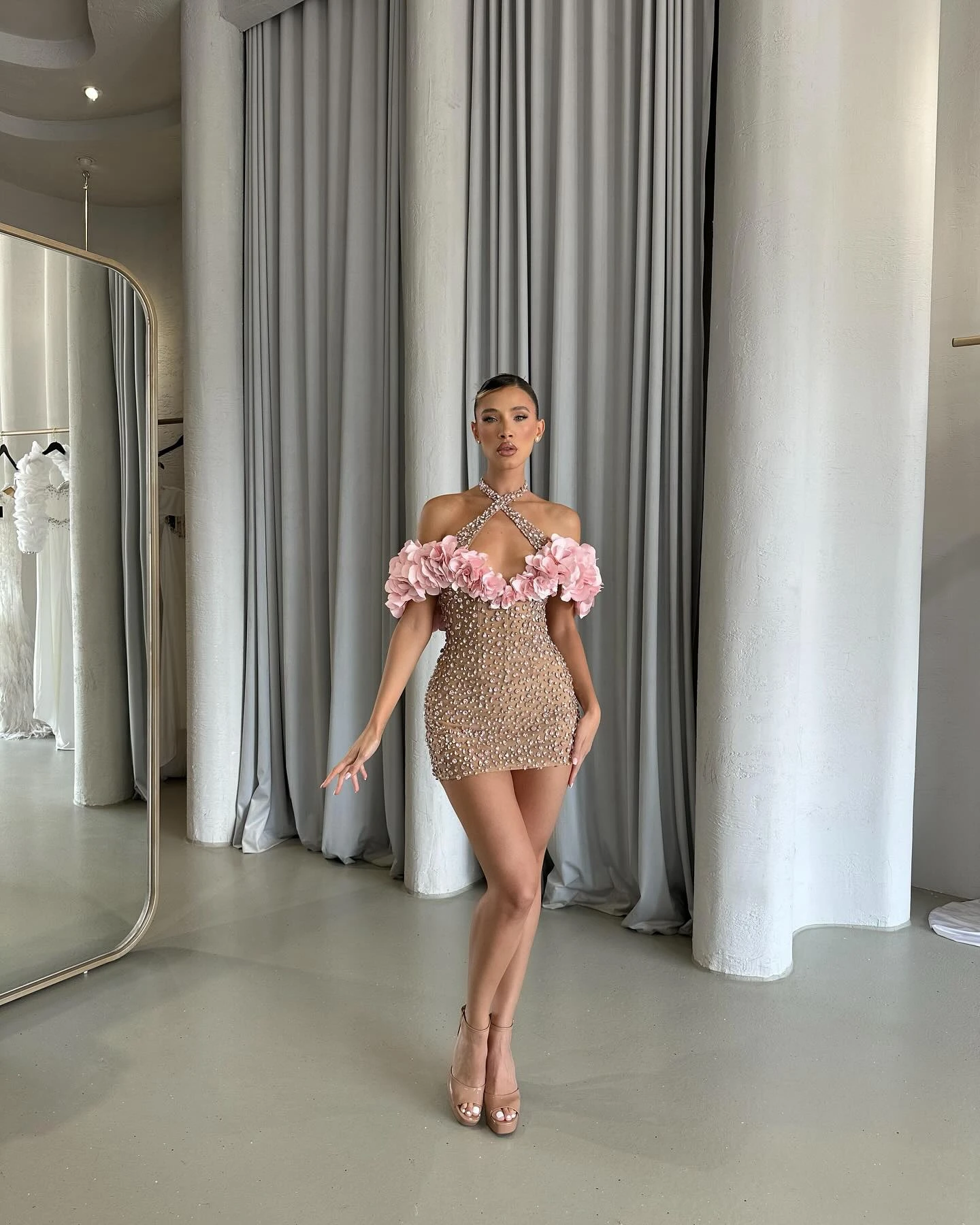 2025 Glitter Pink Flower Arabic Short Prom Dresses Halter Beaded Rhinestones Mini Cocktail Gowns Dubai Sexy Birthday Party Dress