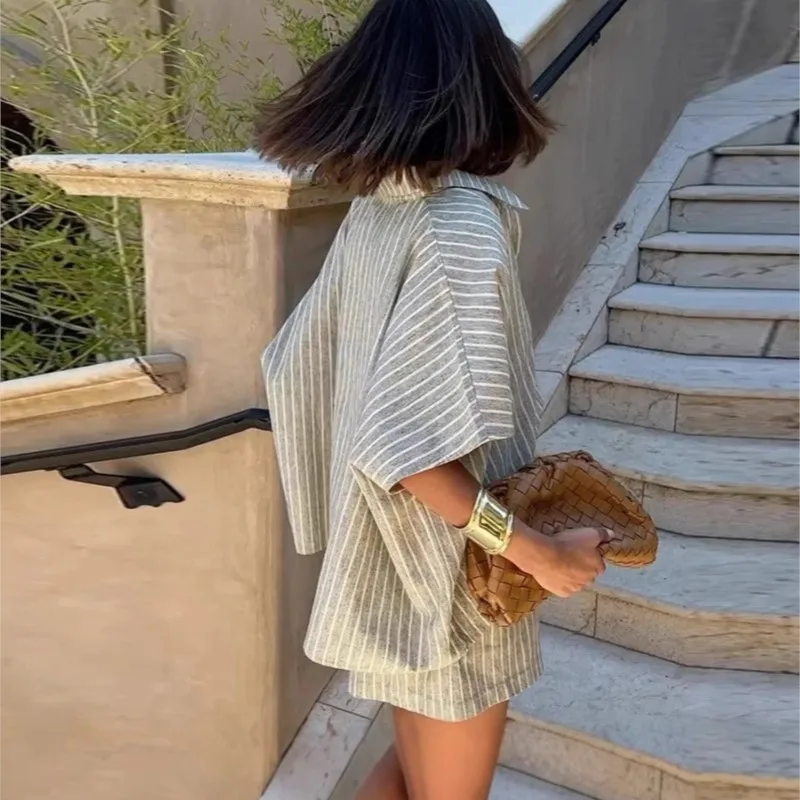 2025 캐주얼 스트라이프 반바지 세트 여성의 느슨한 반팔 블라우스 탑 탄성 높은 허리 반바지 여름 레이디 홀리데이 정장 복장