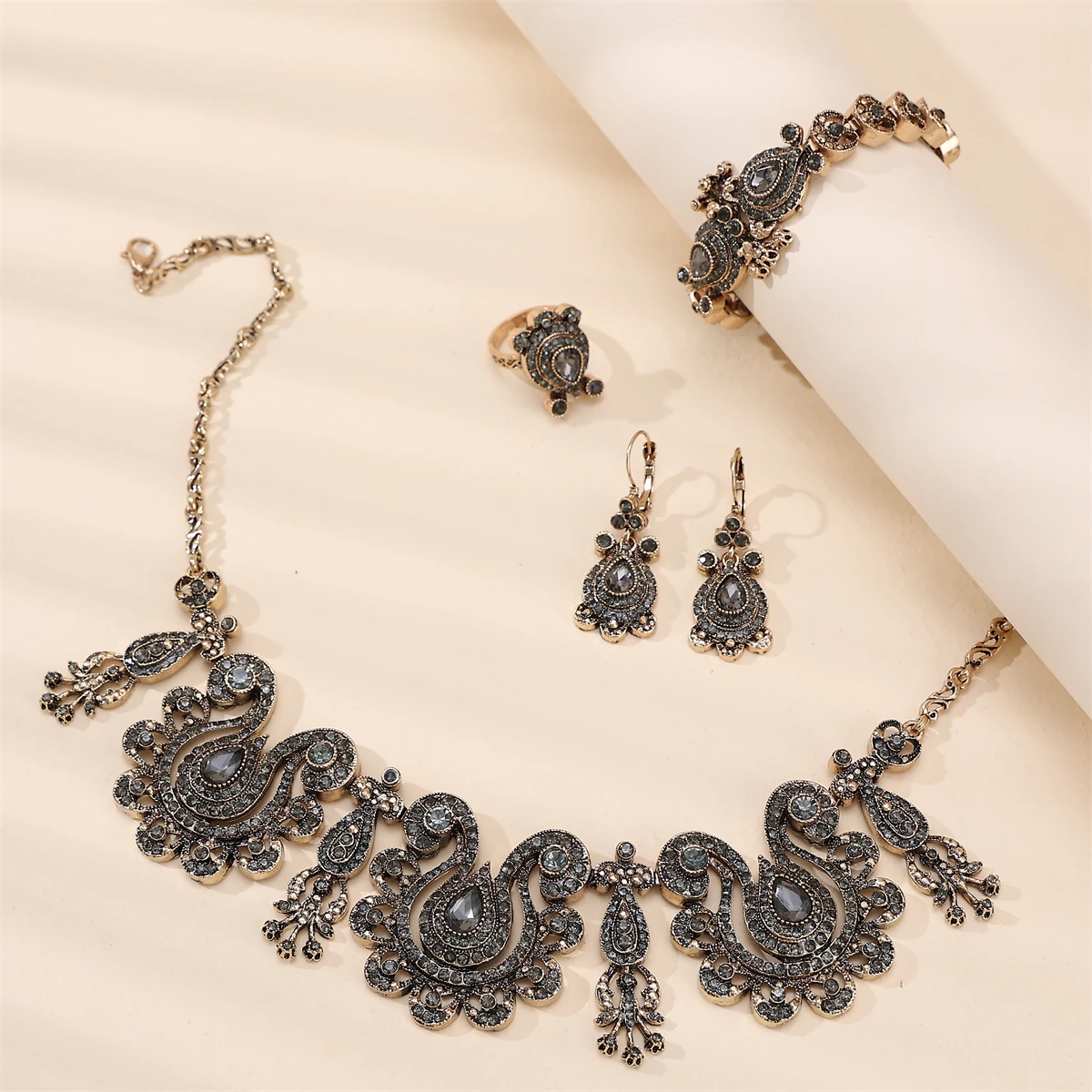 Luxury Turkish-Style Jewelry Four-Piece Set Necklace Earrings Bracelet Rings Noble Decorative Jewelry