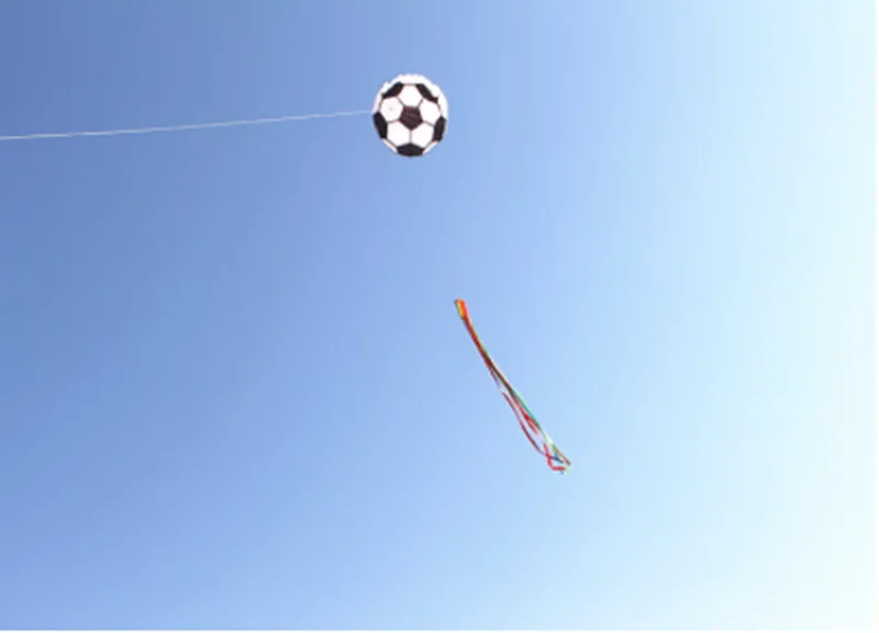 Envío Gratis, cometa de fútbol, juguetes voladores para niños, carretilha de linha de pipa, carrete de cometa, latawiec dla dzieci pipa peixinhos