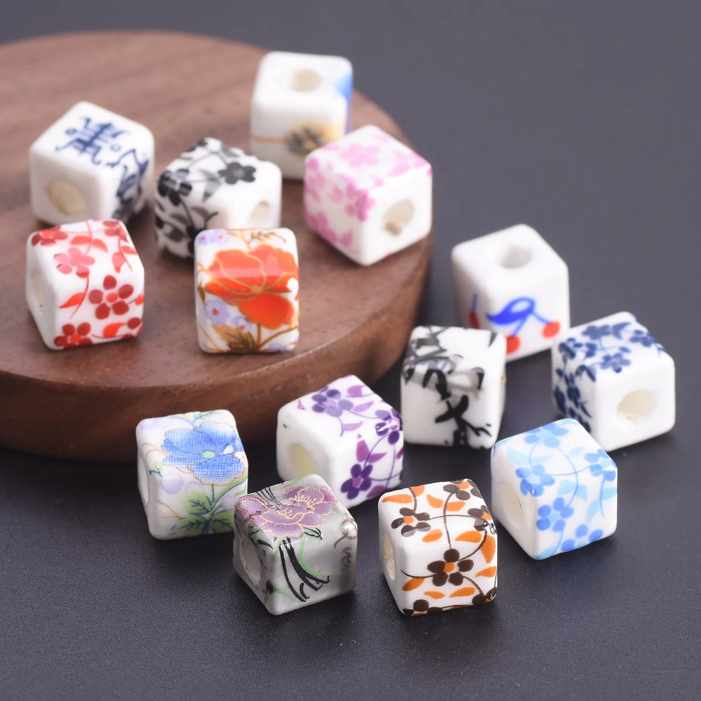 

10 шт., разноцветные керамические фарфоровые бусины в форме Куба, 9,5 мм