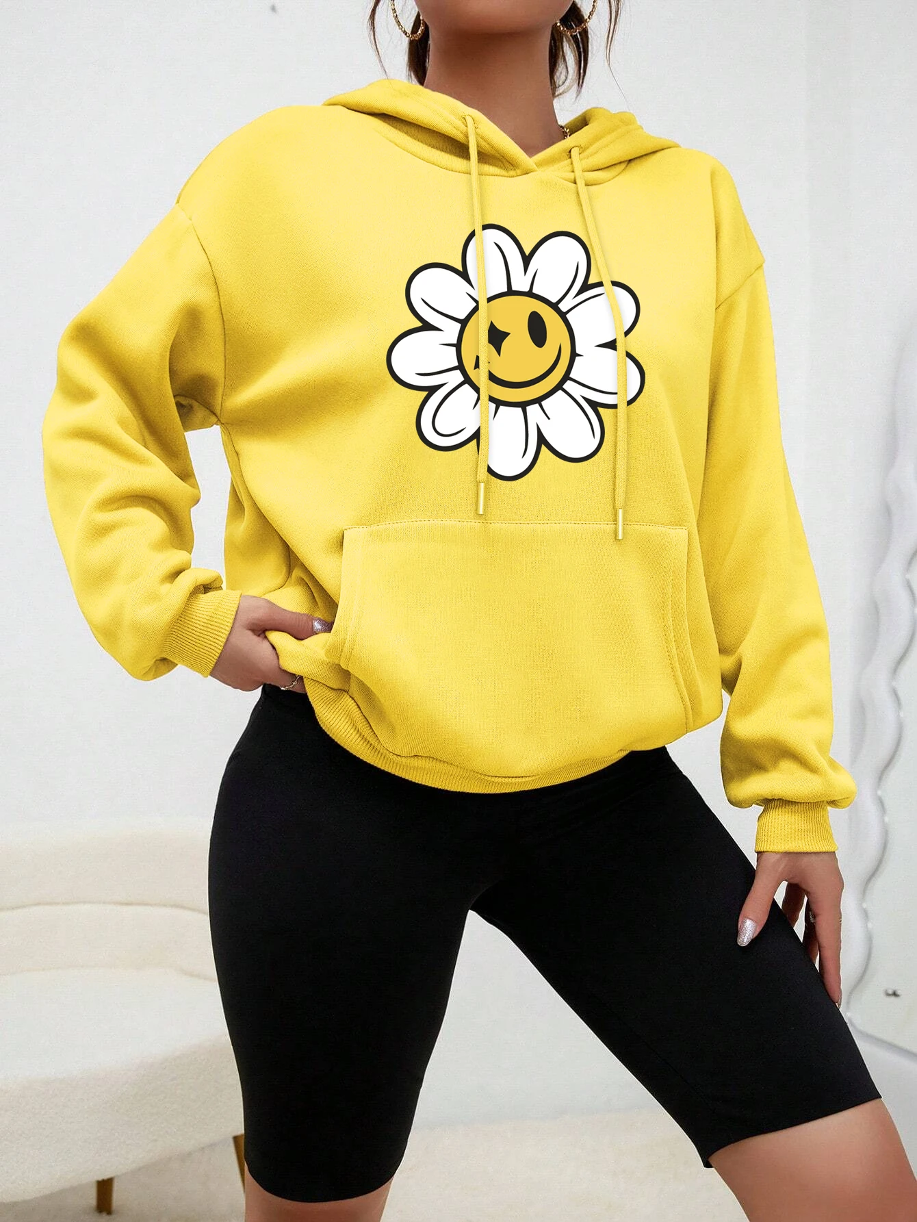 Smiling Face Flower Printed Streetwear Women Creativity Warm Hoodie Autumn Fleece Pullover Comfortable Pocket Female Clothes