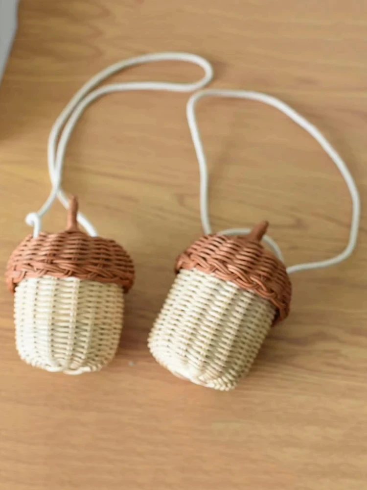 Rattan Hand-woven Pinecone Basket Woven Round Rattan Bag Portable Straw Storage Boxes Vacation Picnic Baskets Kids Toy Organizer