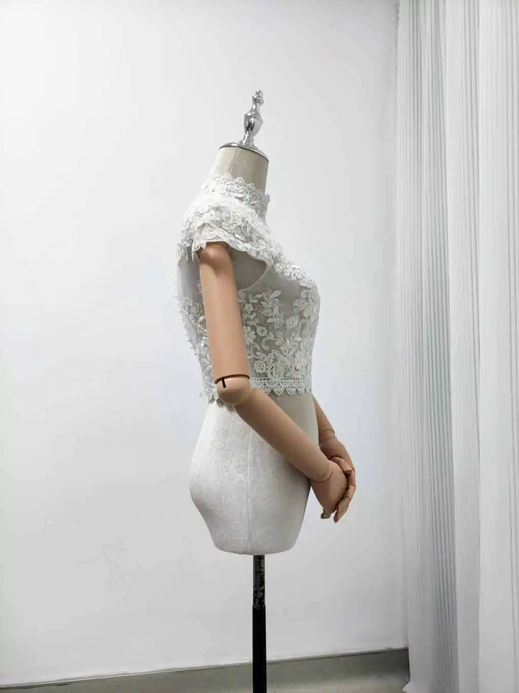 Romantic Bridal Jacket Off Shoulder Sheer Mesh 3D Flower Embroidery Long Sleeve Back Zipper Bridal Wedding Assessory Customized
