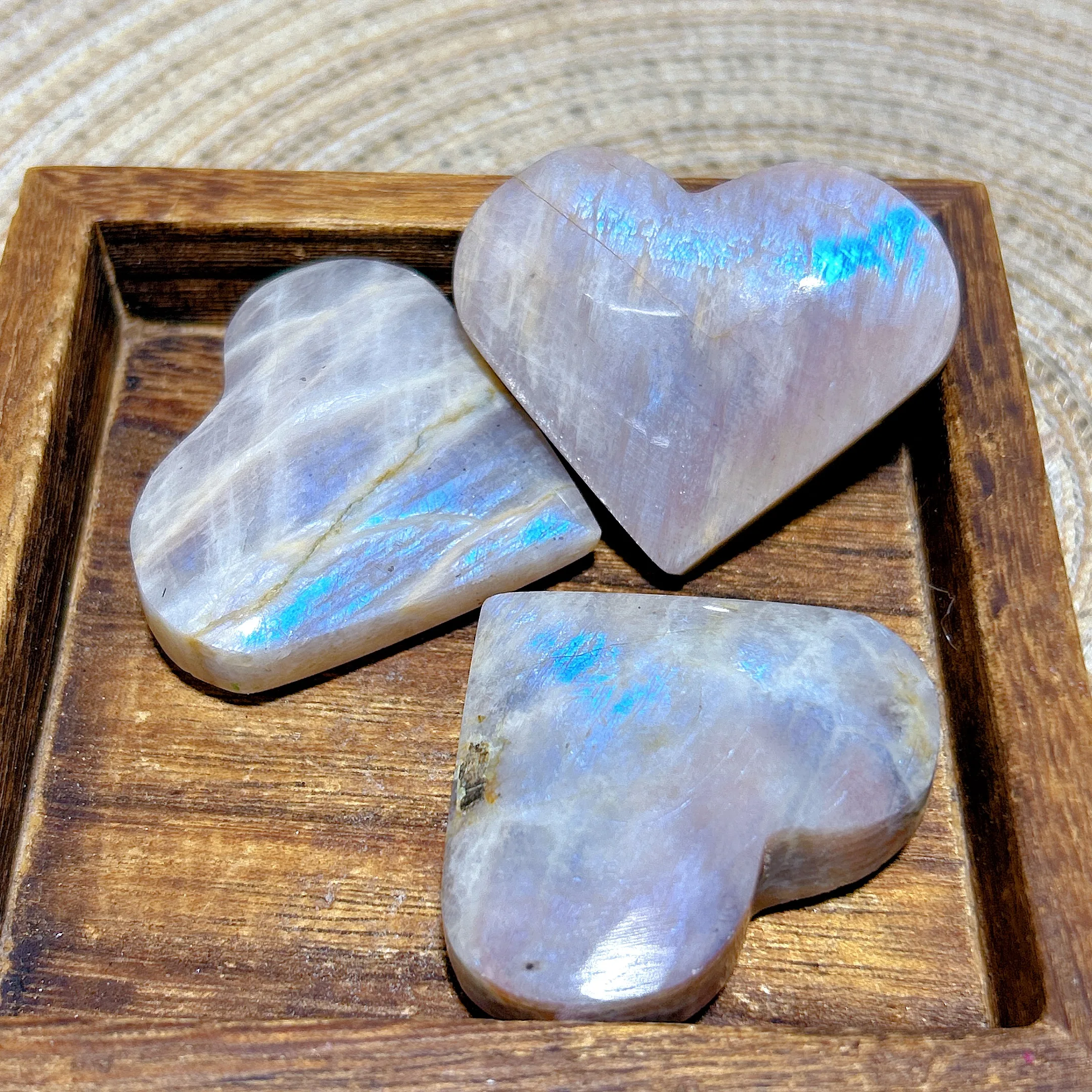 Natural Crystal Rainbow Blue Moonstone Mixed Sunstone Heart High Quality Healing Gemstone Home Decoration Room Decor Gift