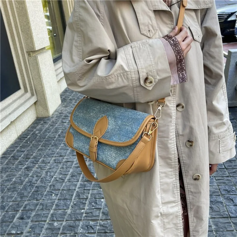 

Fashionable Women's Handbag Made Of Premium Leather Boasting Trendy Casual Paris Daily Style​