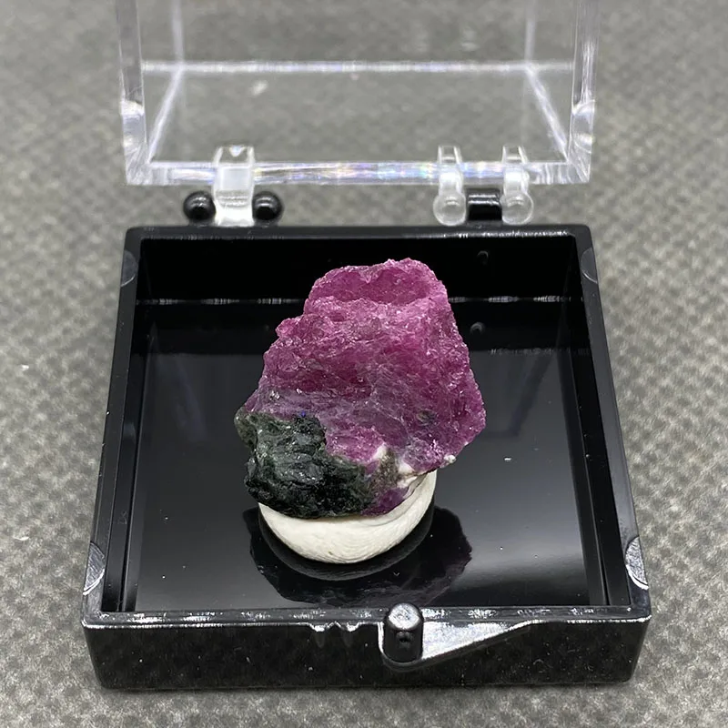 100% natural Myanmar ruby ​​rough  (with fluorescence effect red)  mineral specimens can be processe +Box size:35*35*35mm