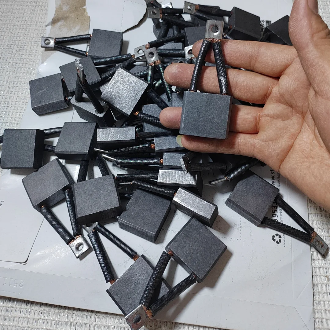 10PCS Electric forklift, walking hydraulic 12.5X31.5X28mm DC motor J260 carbon brush 12.5*31.5*28 wear-resistant accessories
