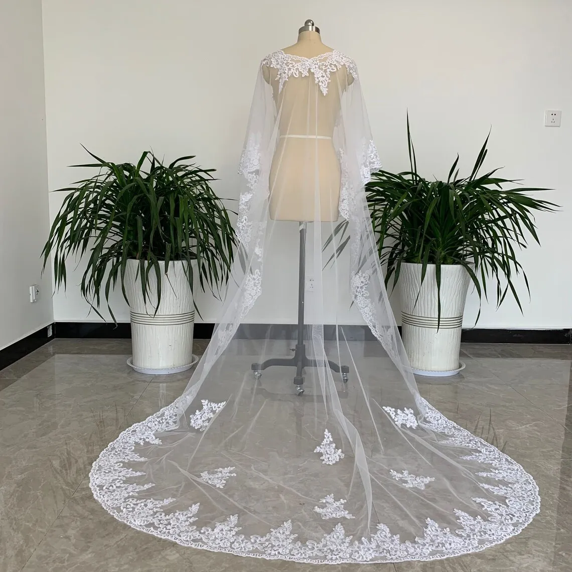 Customized Lace Appliques Tulle Wedding Cloak Short Front Long Back Bridal Capes Shawl Wedding Shrug Accessory