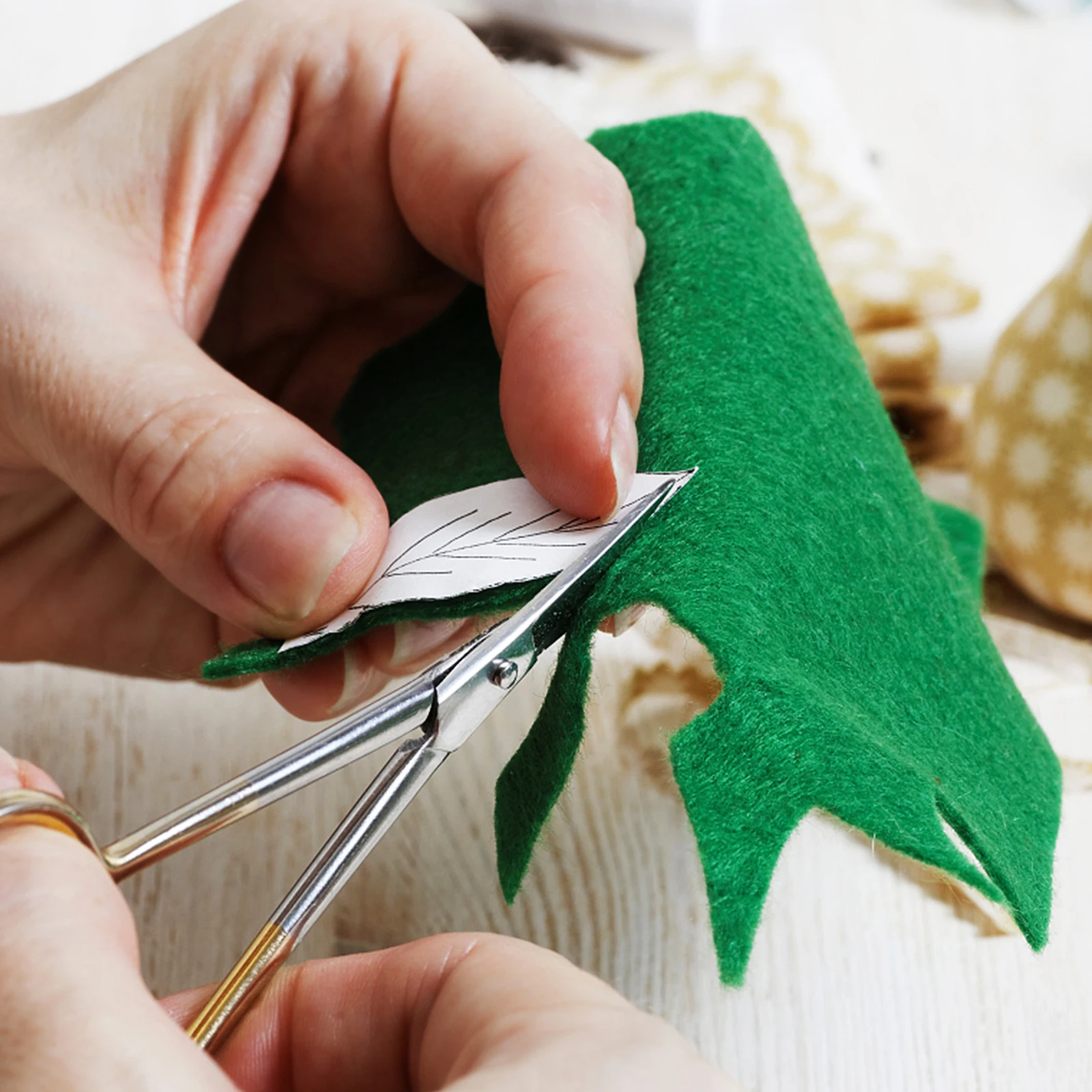 

28Pcs 30x30cm Nonwoven Fabric Sheet Multicolour Craft Material for Children DIY Art Projects Easy to Paint Draw Fold and Cut