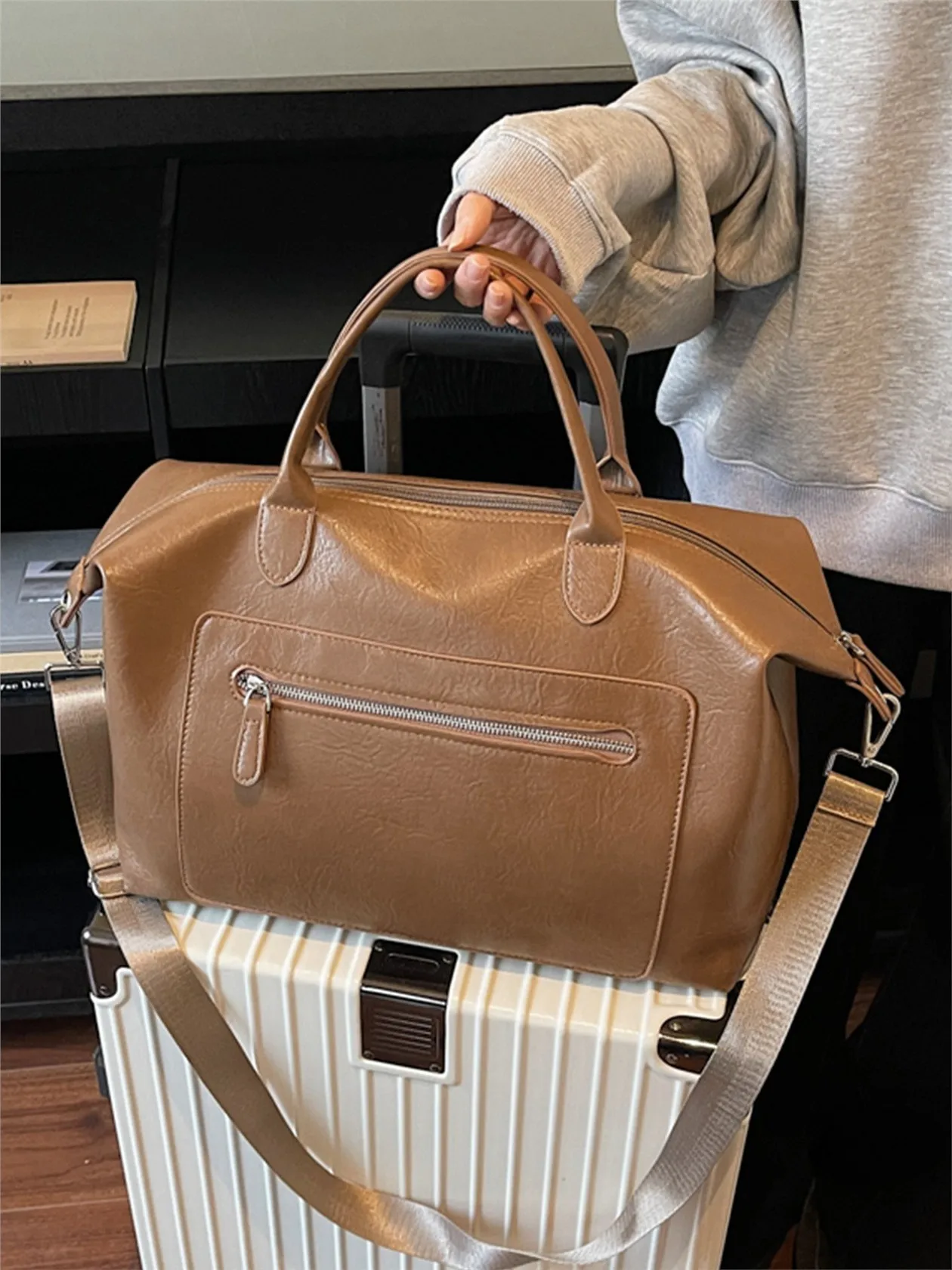 casual-fashion-commuter-bag-large-capacity-women's-handbag-short-trip-travel-bag-sport-fitness-bag-soft-handle-pure-color
