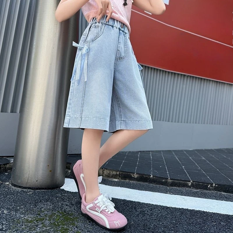 

Легкие летние шорты для девочек с пятью вставками, модные повседневные джинсовые шорты 2026 года для детей, дышащие хлопковые брюки средней длины