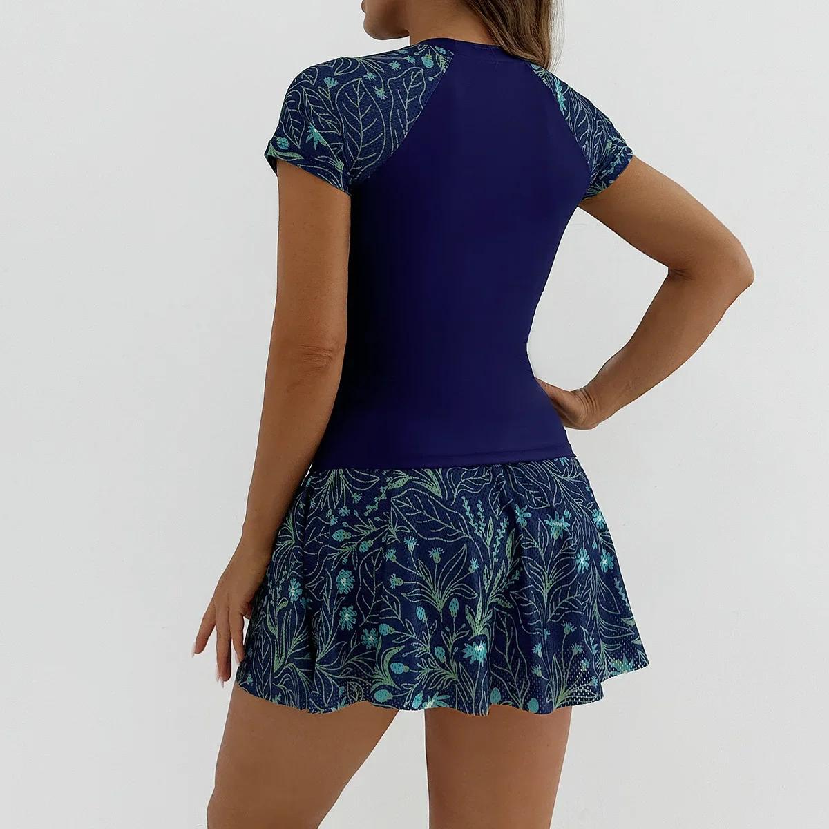 2025 Damska spódnica plażowa z rozcięciem Sportowy 2-częściowy kostium kąpielowy Tankini z wysokim stanem Strój kąpielowy z okrągłym dekoltem i krótkim rękawem