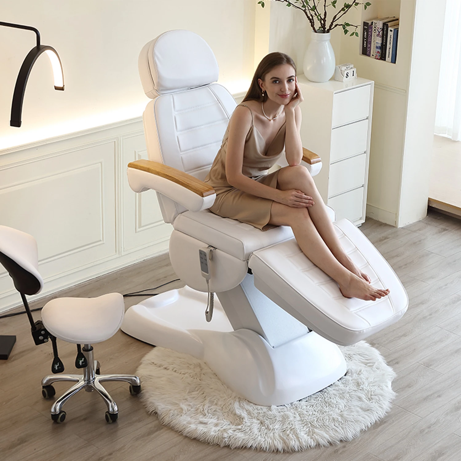 Luxury Beauty Salon Facial Bed Electric Height Adjustable Lash Bed Curved Top White Professional Memory Foam Cosmetic Home Use