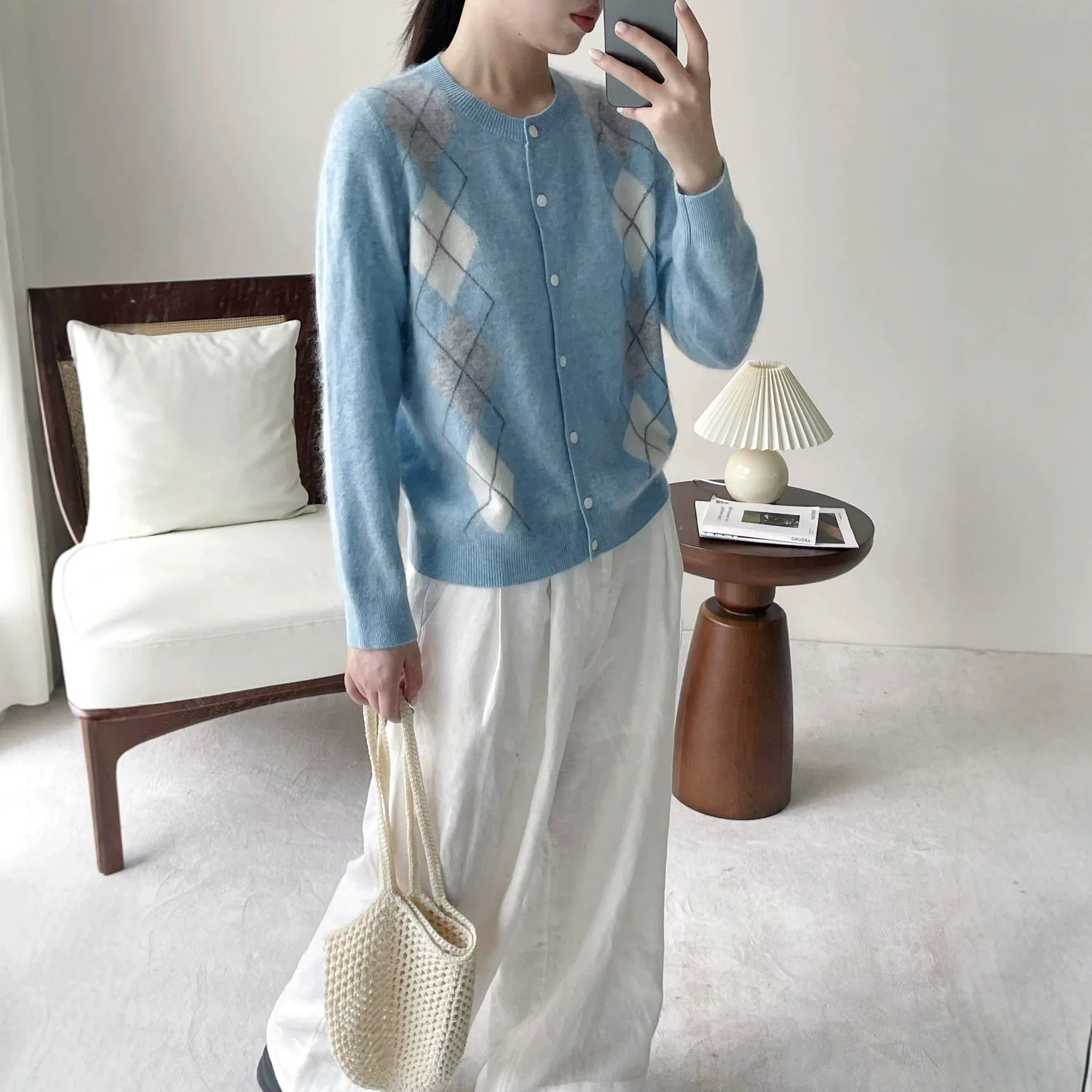 2026 Autumn and Winter diamond pattern intarsia sweater cardigan  brushed cashmere sweater  design-conscious wool sweater
