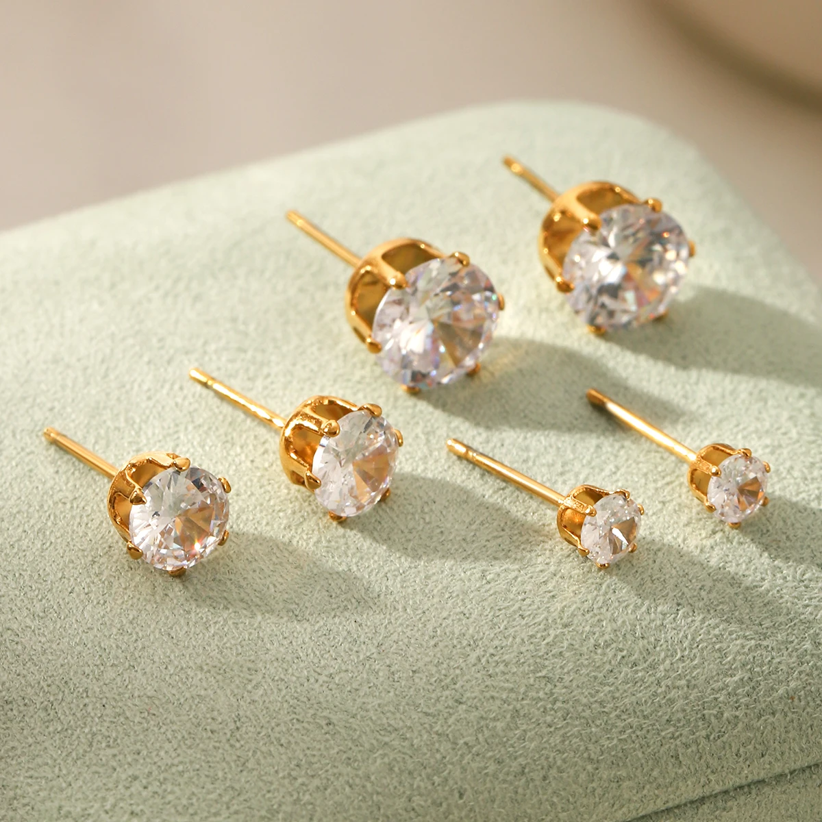 

Huangchao Gold Stainless Steel 18k Gold Plated Transparent Cubic Zirconia Earrings For Men And Women Daily Wearing Jewelry Gift