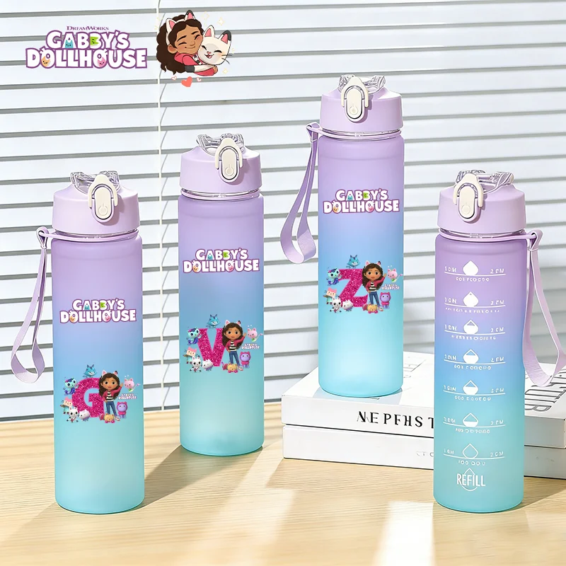 

Бутылка для воды Gabby Dollhouse 750 мл с градиентным цветом, мультяшным принтом A-Z, для девочек, портативная, с соломинкой, для женщин, для улицы, подарок