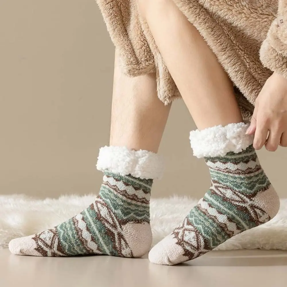 الرجعية أفخم الجوارب الحرارية سميكة المضادة للانزلاق العرقية نمط النوم الجوارب منتصف أنبوب رشاقته الدافئة جوارب يمكن السير بها على الأرض المنزل