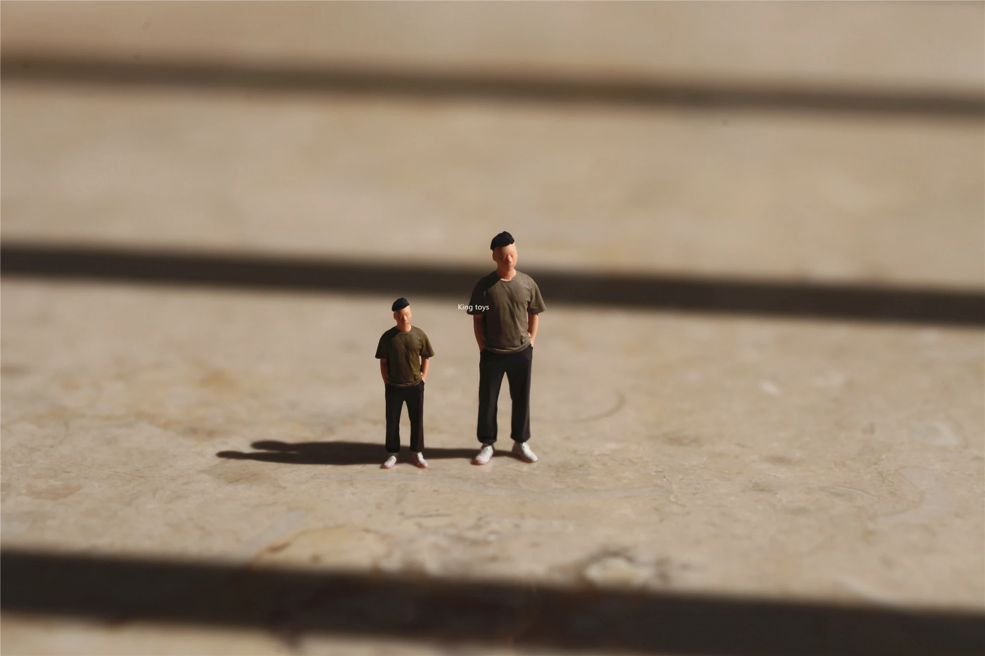 

King Toys 1:64 1:87 1:43 Figurines Scale Model Resin T-shirt Boy Dioramas Diecast Miniature Collection 076